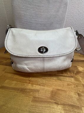 Coach Legacy Courtenay Hobo 23987 White Pebbled Leather Turnlock Bag